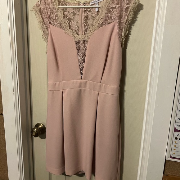BCBGeneration Dresses & Skirts - BCBGeneration Blush Lace V-Neck Dress – Size 10